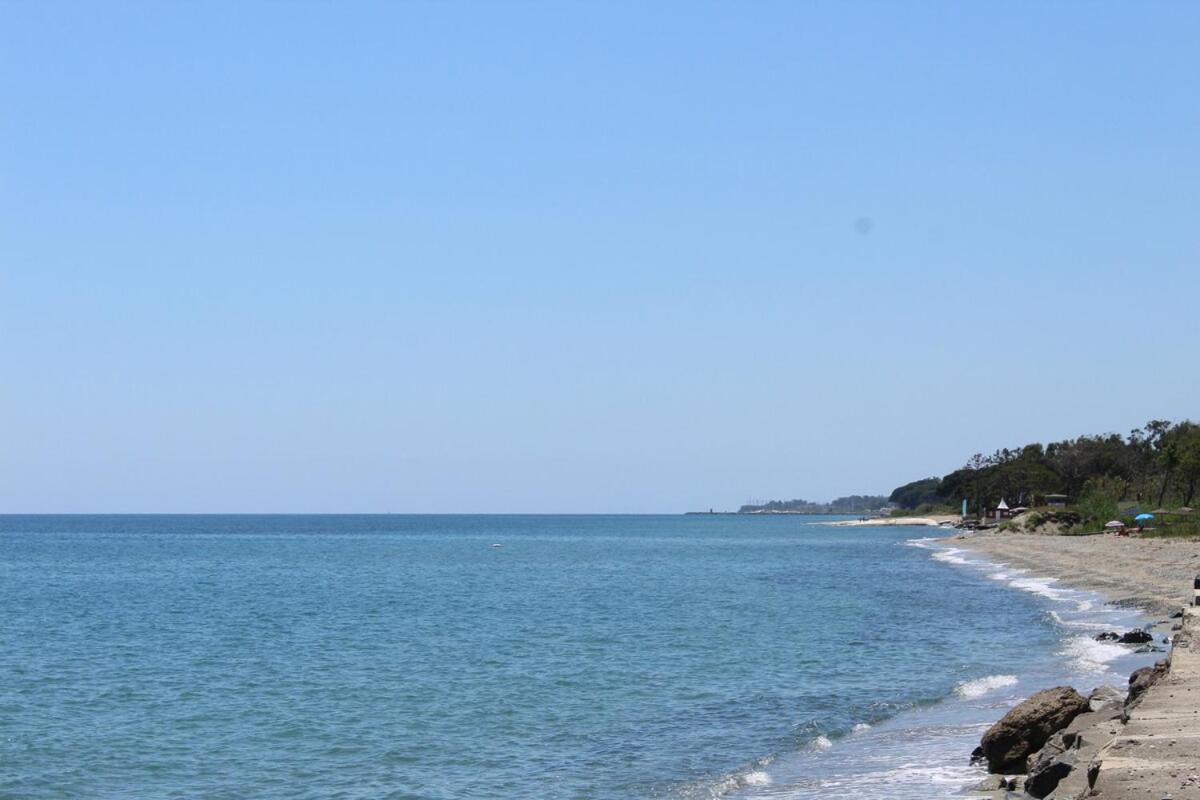 Bord de mer, pieds dans l'eau, vue panoramique Villa San-Nicolao Luaran gambar